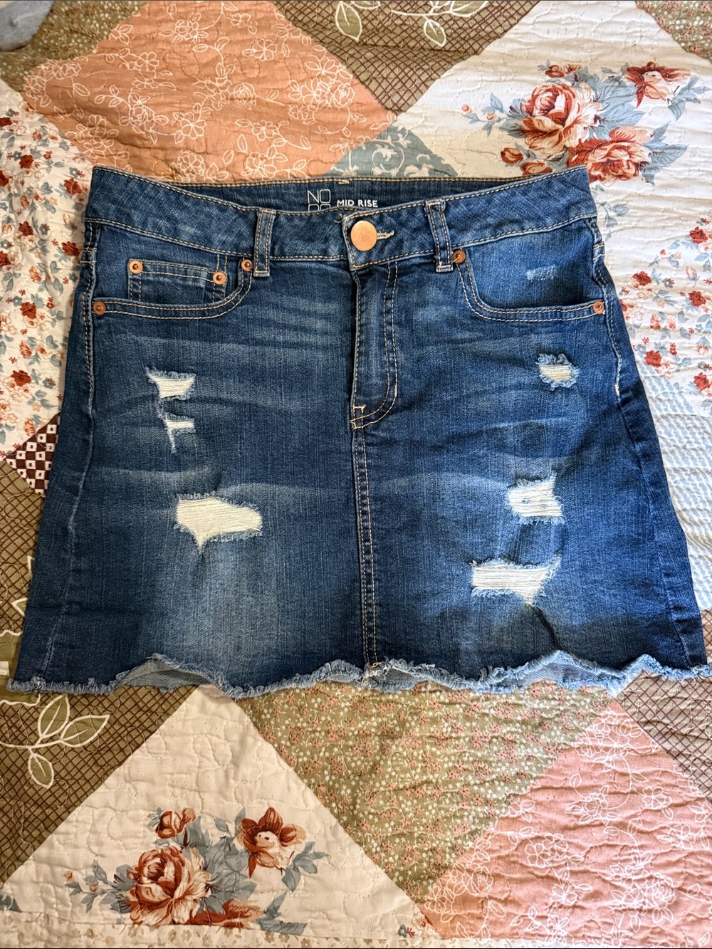 No boundaries Distressed Mid-Rise Denim Skirt in Blue size 9